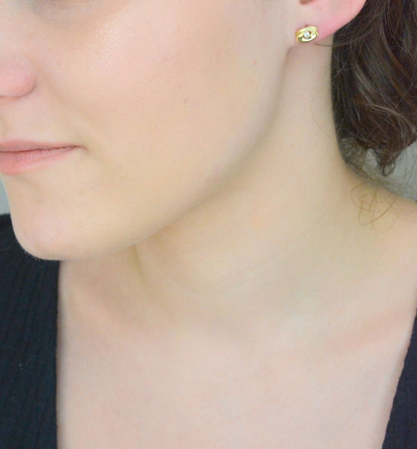 Kolczyki złote wkrętki z cyrkonią, próba 585 KL 1773. Kolczyki damskie małe złote. Kolczyki złote na prezent. Małe złote kolczyki. Złota biżuteria damska. Stylowe kolczyki .1.jpg